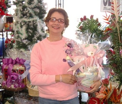 <img src="image.gif" alt="This is Tina Holds a Gift Basket" />