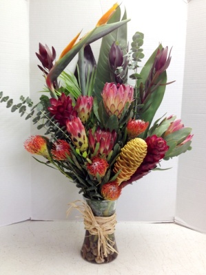 <img src="image.gif" alt="Tropical Flowers" />