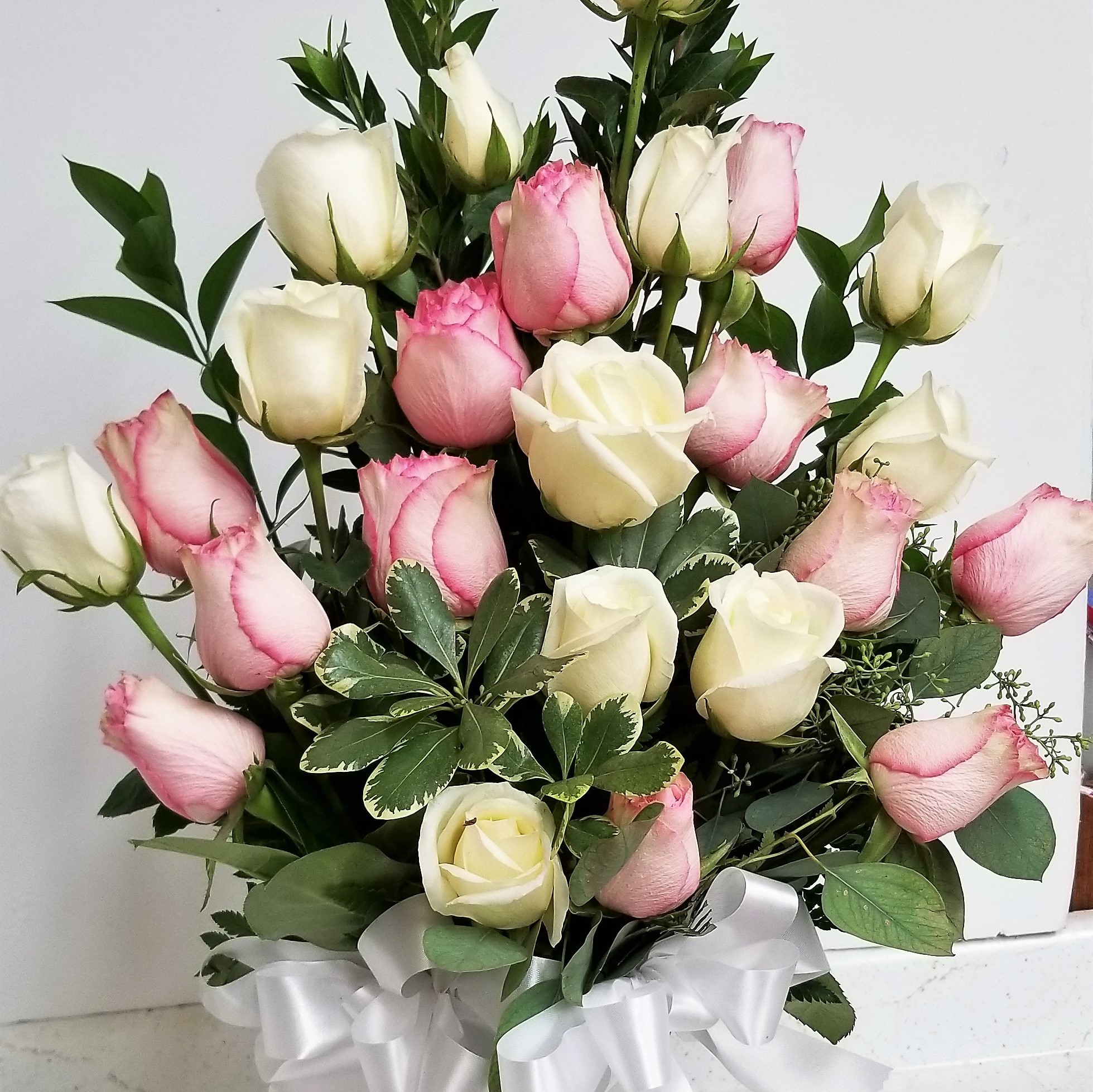 Find Exquisite Roses For Any Occasion: 2 Dozen Bouquets For Local Delivery